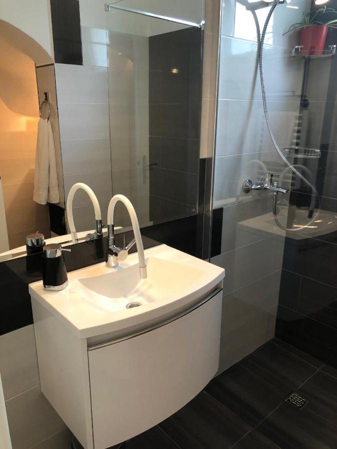 Apartament Cozy New Flat For 2 Or 3 Hvar Town Zewnętrze zdjęcie